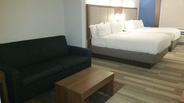 Holiday Inn Express Slidell Suite