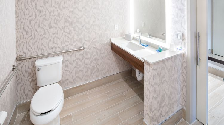 Holiday Inn Express Red Deer North Room