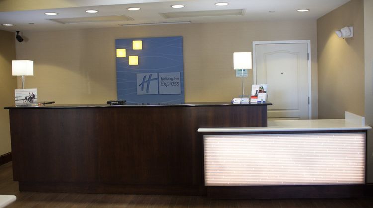 Holiday Inn Express, West Jefferson Lobby
