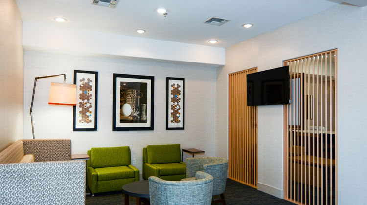 Holiday Inn Express Hotel & Suites Lobby