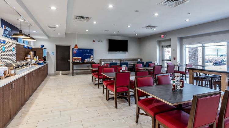 Holiday Inn Express & Stes Jersey City Restaurant