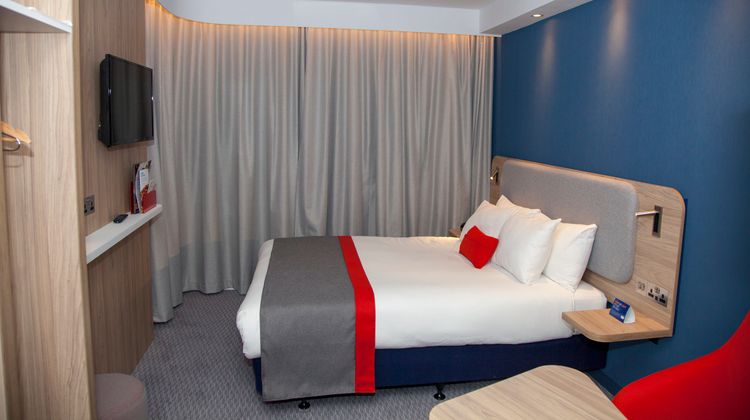 Holiday Inn Express Cardiff Bay Room