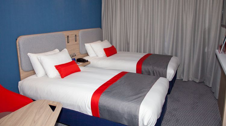 Holiday Inn Express Cardiff Bay Room