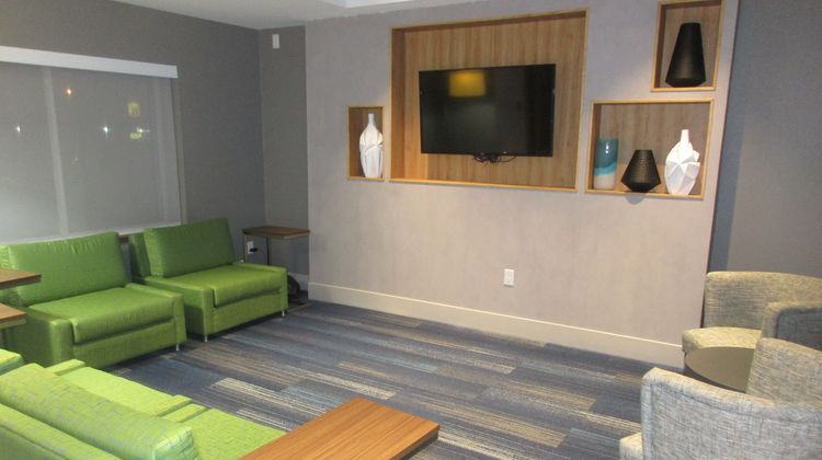 Holiday Inn Express Lobby