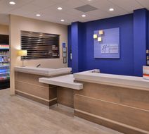 Holiday Inn Express Hotel & Suites Lobby