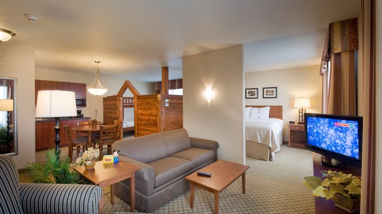 <b>Holiday Inn Suite</b>. Images powered by <a href="https://www.leonardoworldwide.com/" title="Leonardo Worldwide" target="_blank">Leonardo</a>.