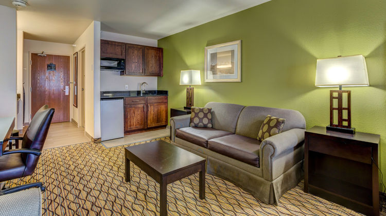 Holiday Inn Express & Suites Suite