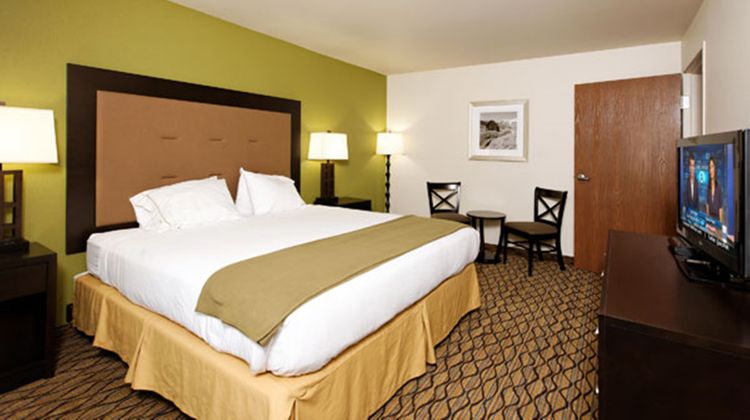 Holiday Inn Express & Suites Suite
