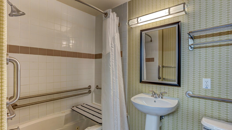 Holiday Inn Express & Suites Room