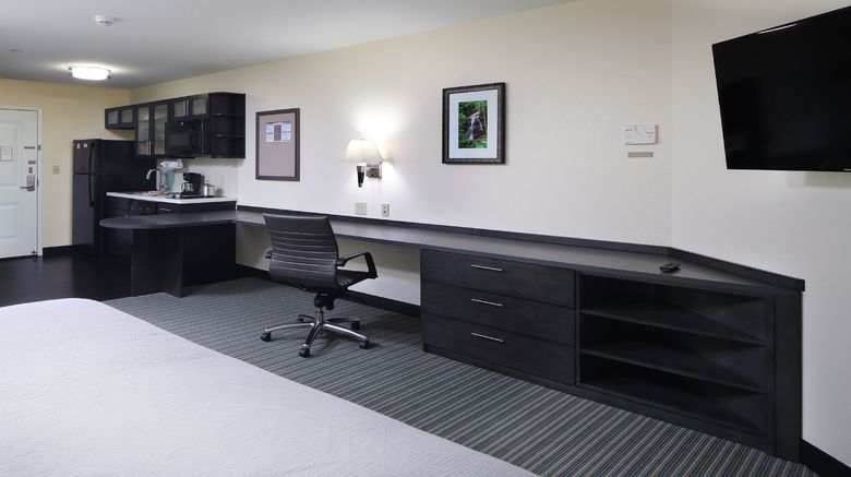 <b>Candlewood Suites Newark South Room</b>. Images powered by <a href="https://www.leonardoworldwide.com/" title="Leonardo Worldwide" target="_blank">Leonardo</a>.
