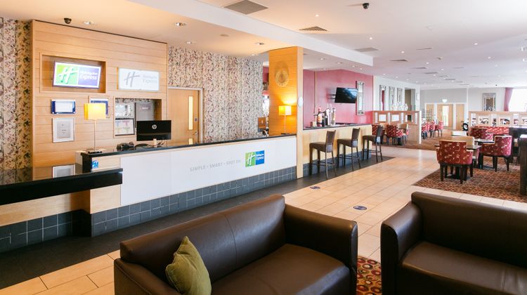 Holiday Inn Express Antrim Lobby
