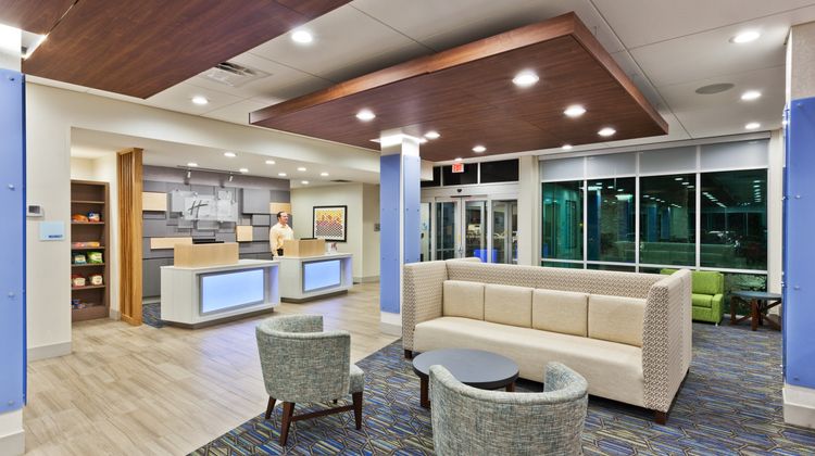 Holiday Inn Express/Suites Cartersville Lobby