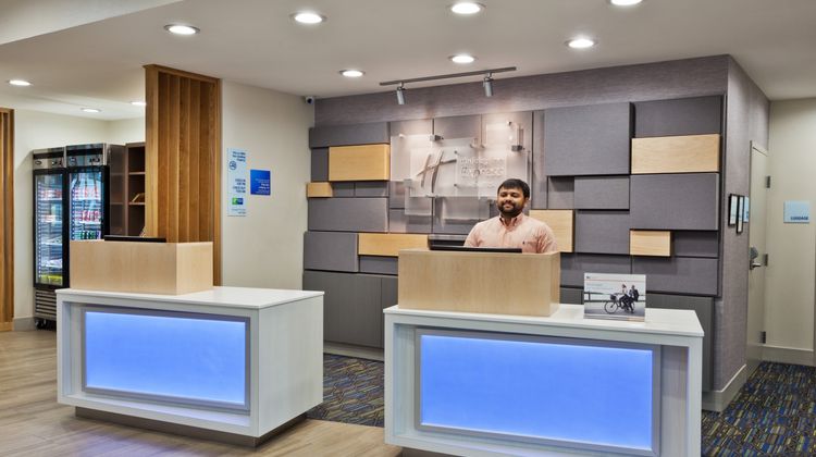 Holiday Inn Express/Suites Cartersville Lobby