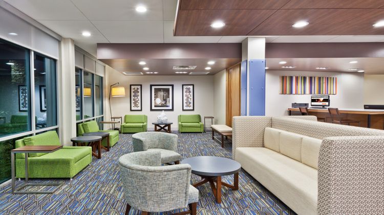 Holiday Inn Express/Suites Cartersville Lobby