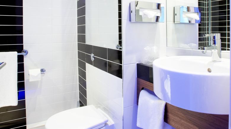 <b>Holiday Inn Express London City Room</b>. Images powered by <a href="https://www.leonardoworldwide.com/" title="Leonardo Worldwide" target="_blank">Leonardo</a>.