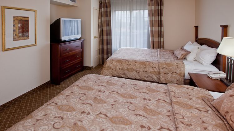 Staybridge Suites Indianapolis Airport Room