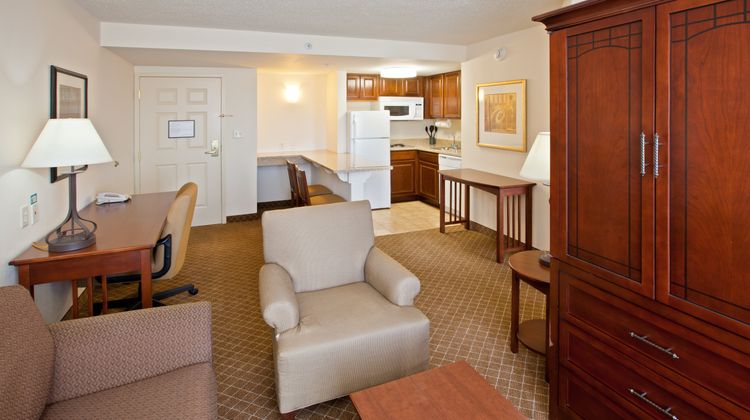 Staybridge Suites Indianapolis Airport Room
