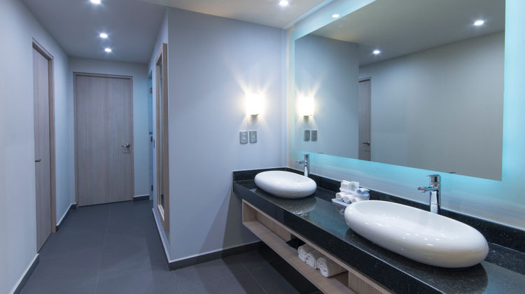 Holiday Inn Express Mexico-Toreo Room