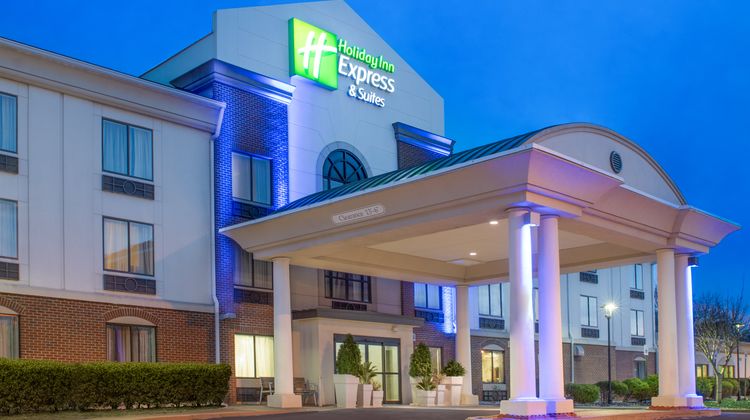 Holiday Inn Express & Suites Exterior