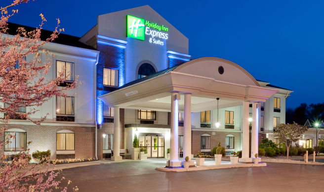 Holiday Inn Express & Suites Exterior
