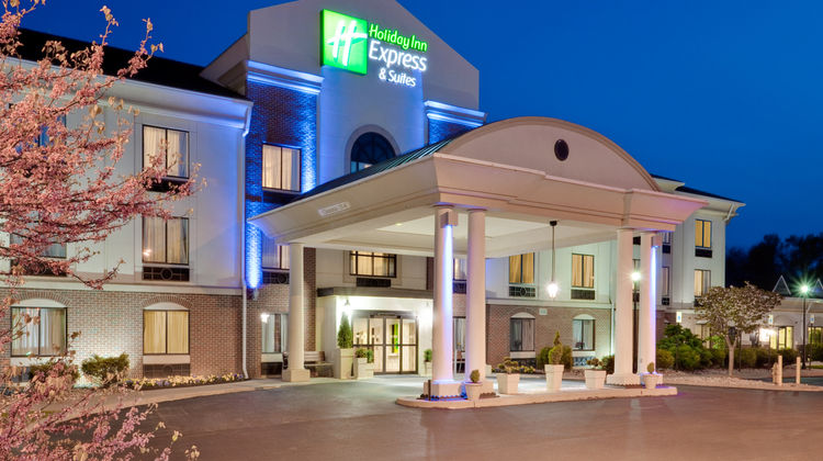 Holiday Inn Express & Suites Exterior