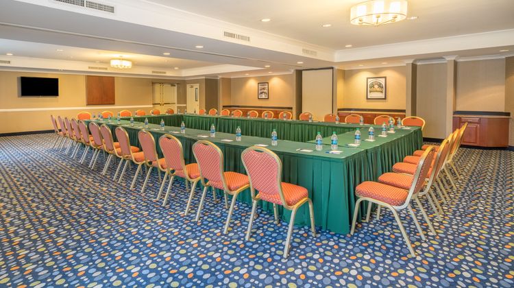 Holiday Inn Express & Suites Meeting