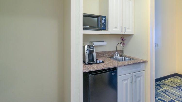 Holiday Inn Express & Suites Suite