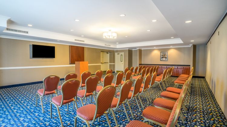Holiday Inn Express & Suites Meeting