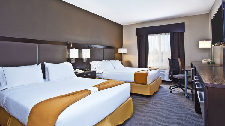 Holiday Inn Express Hotel & Suites Room