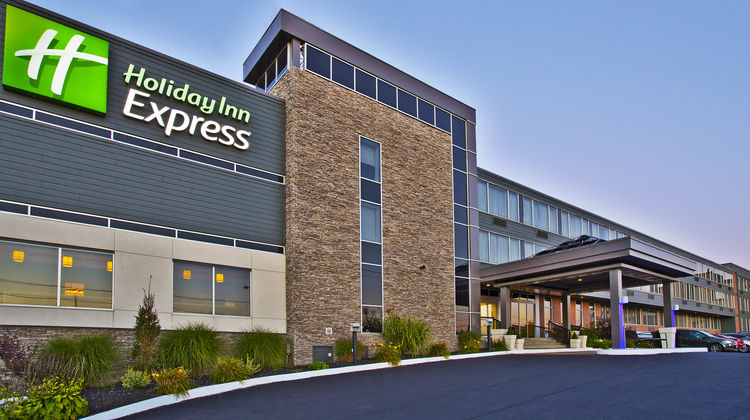 Holiday Inn Express Exterior
