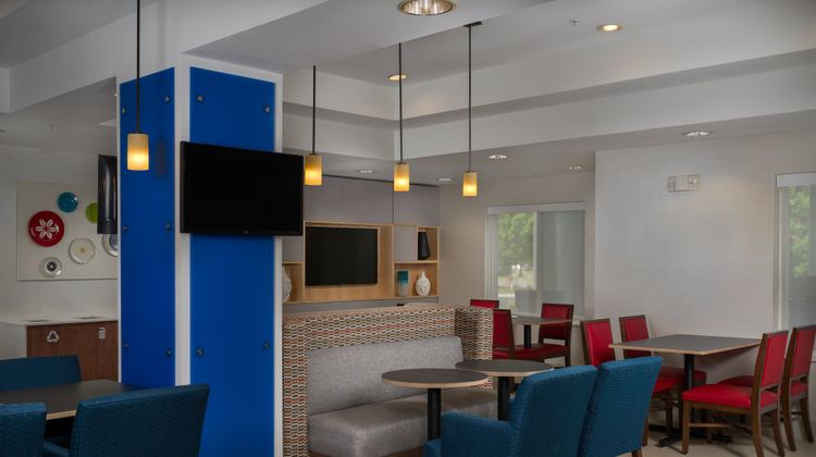 Holiday Inn Express & Suites Restaurant