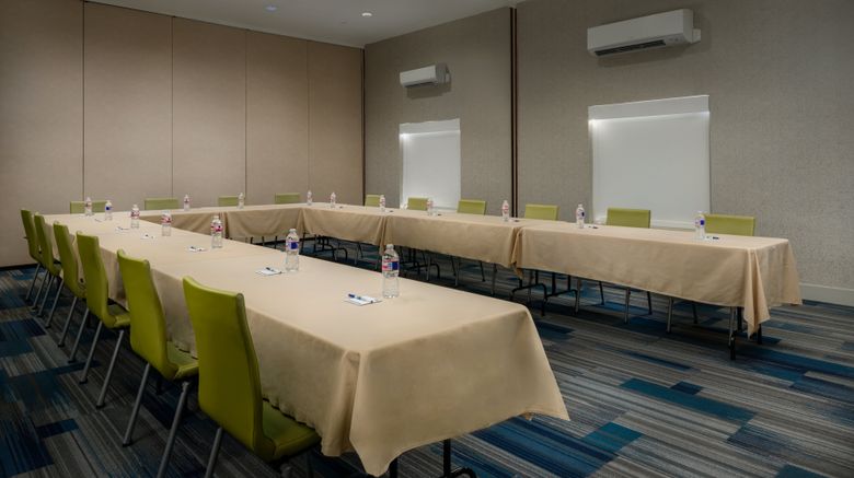 <b>Holiday Inn Express & Suites Meeting</b>. Images powered by <a href="https://www.leonardoworldwide.com/" title="Leonardo Worldwide" target="_blank">Leonardo</a>.