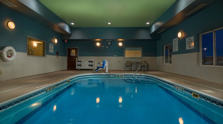 Holiday Inn Express & Suites Pool