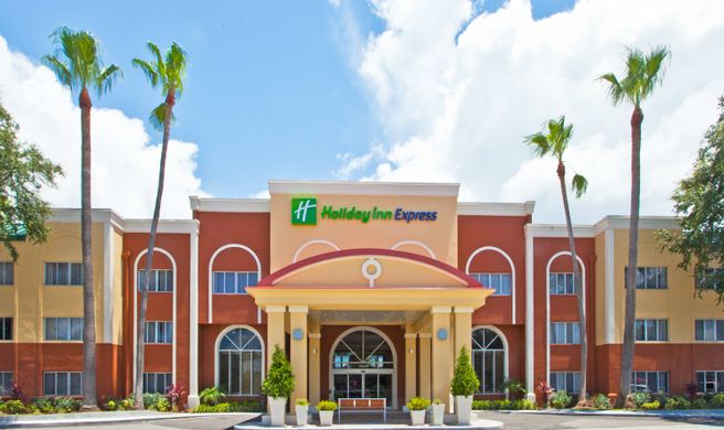 Holiday Inn Express Clearwater East Exterior