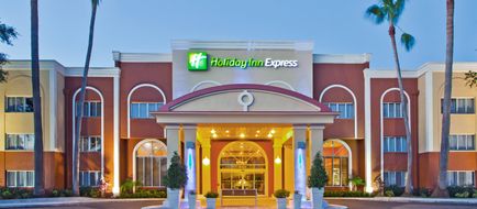 Holiday Inn Express Clearwater East Exterior
