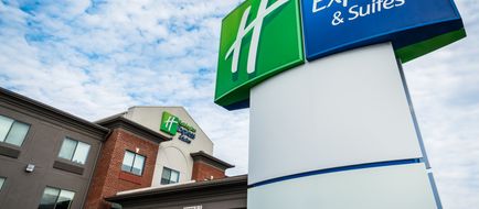 Holiday Inn Express Hotel & Suites Exterior