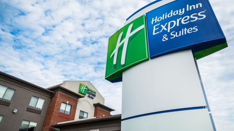 Holiday Inn Express Hotel & Suites Exterior