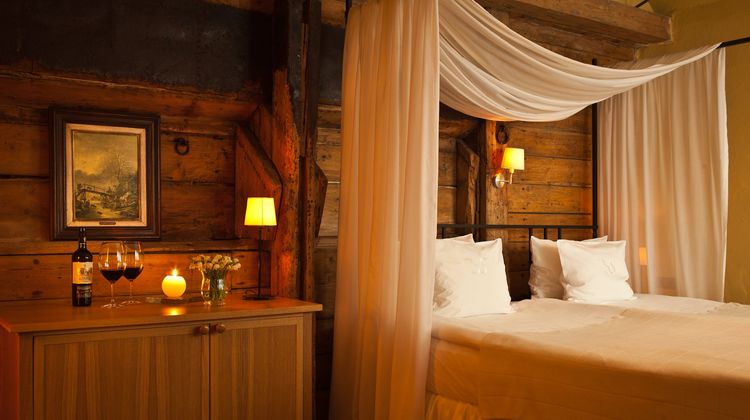 The Three Sisters Hotel Room
