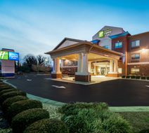 Holiday Inn Express Hotel & Suites Exterior