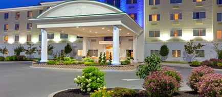 Holiday Inn Express Exterior