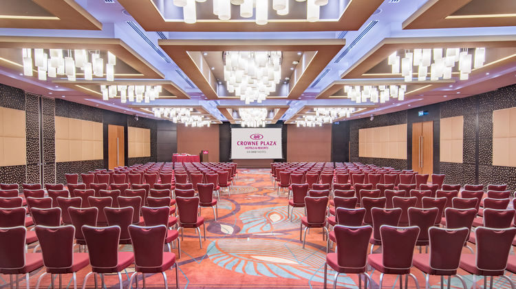 Crowne Plaza Doha - The Business Park Lobby