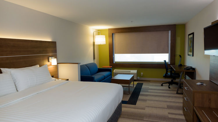 Holiday Inn Express/Suites Craig Ranch Suite