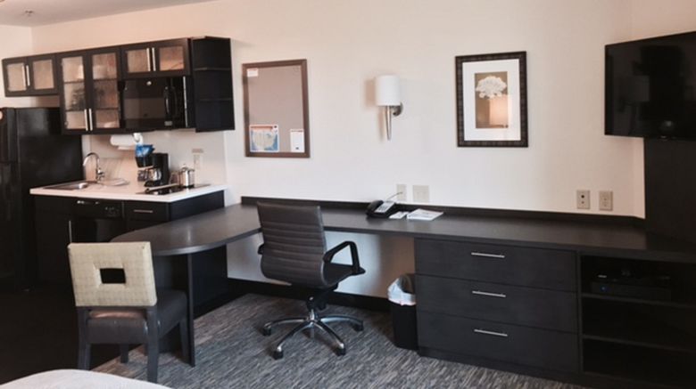 <b>Candlewood Suites Youngstown Room</b>. Images powered by <a href="https://www.leonardoworldwide.com/" title="Leonardo Worldwide" target="_blank">Leonardo</a>.