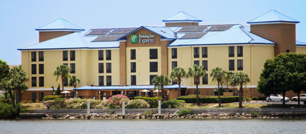 Holiday Inn Express Rocky Point Island Exterior