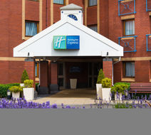 Holiday Inn Express Bristol North Exterior