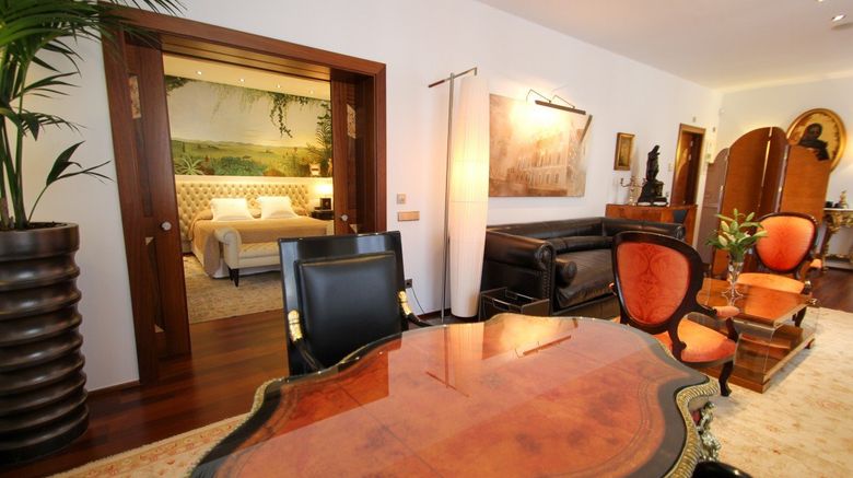 <b>Mirador De Dalt Vila Restaurant</b>. Images powered by <a href="https://www.leonardoworldwide.com/" title="Leonardo Worldwide" target="_blank">Leonardo</a>.
