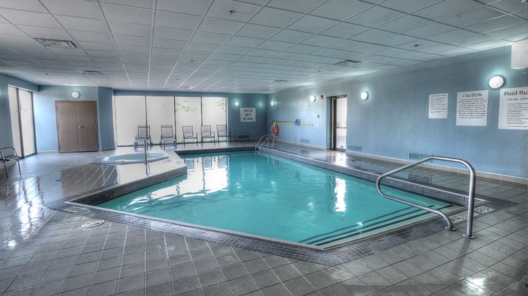 Holiday Inn Express/Stes Toronto Arpt W Pool