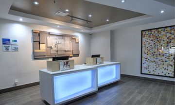 Holiday Inn Express/Stes Toronto Arpt W