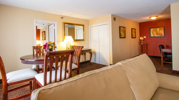 Holiday Inn Chicago O'Hare Suite