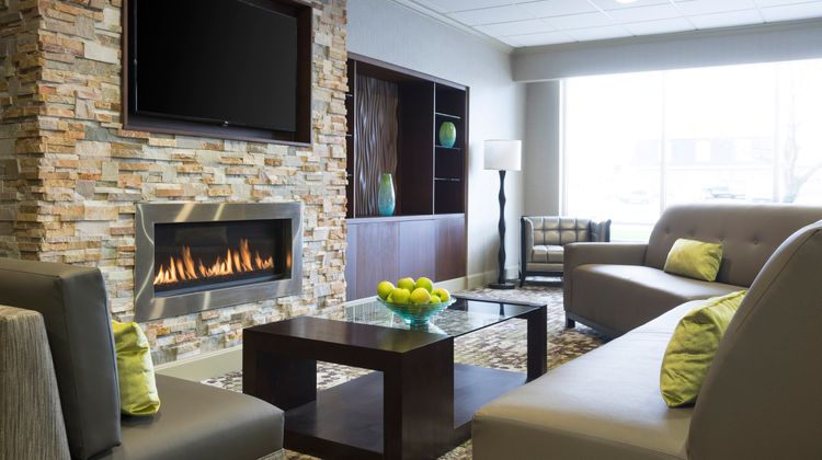 Holiday Inn Cincinnati-Riverfront Lobby